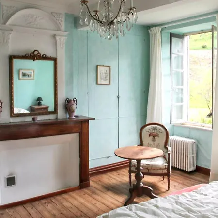 Maison Familiale Chaleureuse A Avec Grand Jardin. Tatil Evi Augirein