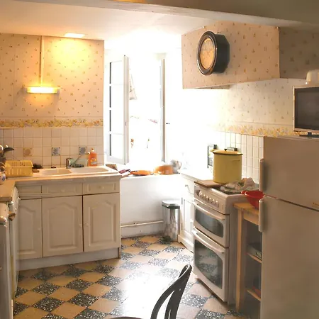 Maison Familiale Chaleureuse A Avec Grand Jardin. * Augirein