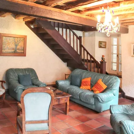 Maison Familiale Chaleureuse A Avec Grand Jardin.