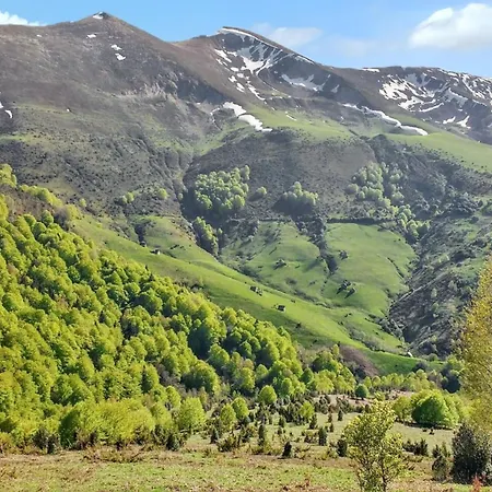 Casa vacanze Maison Familiale Chaleureuse à Avec Grand Jardin. *