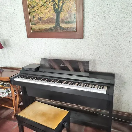 Maison Familiale Chaleureuse A Avec Grand Jardin.