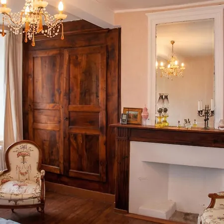 Maison Familiale Chaleureuse A Avec Grand Jardin. Dom wakacyjny Augirein