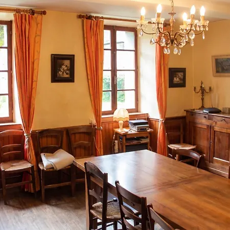 Maison Familiale Chaleureuse A Avec Grand Jardin. *