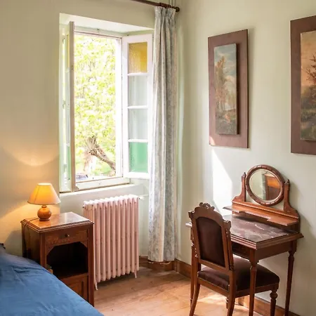 Maison Familiale Chaleureuse A Avec Grand Jardin. Dom wakacyjny Augirein