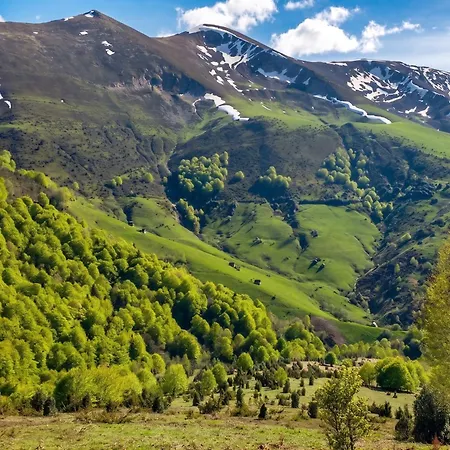 Dom wakacyjny Maison Familiale Chaleureuse A Avec Grand Jardin. Augirein